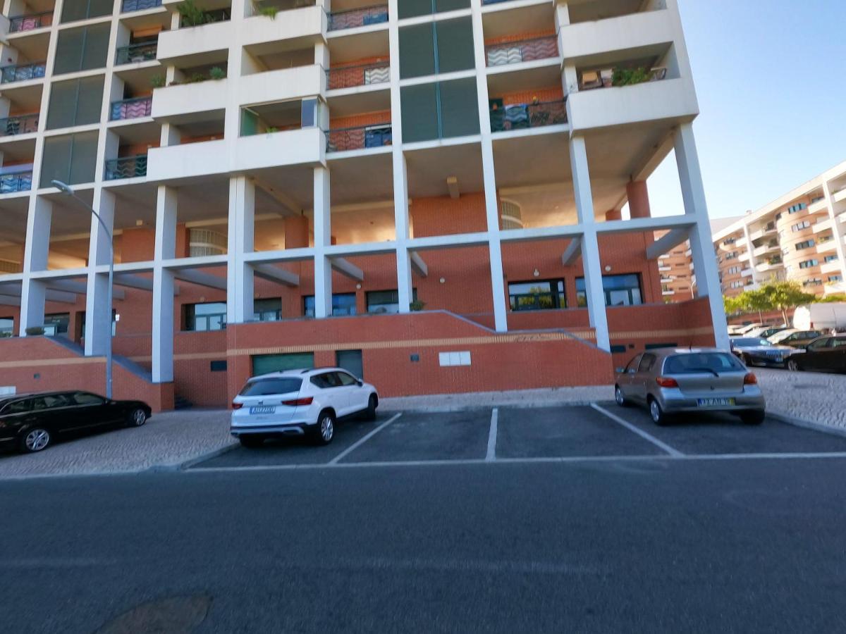 Lisbon 2 Bedroom Apartment With Balcony In Алжеш Экстерьер фото