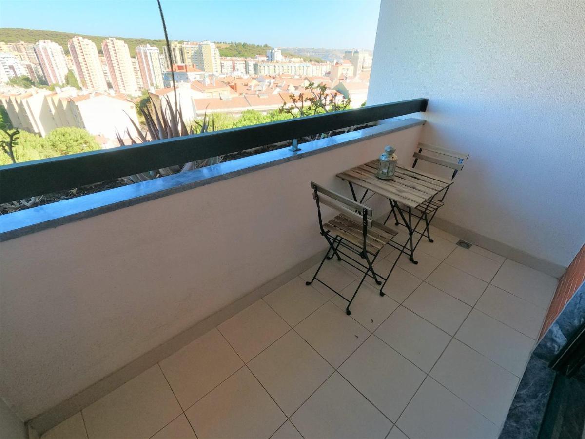 Lisbon 2 Bedroom Apartment With Balcony In Алжеш Экстерьер фото