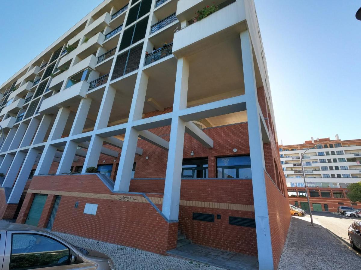 Lisbon 2 Bedroom Apartment With Balcony In Алжеш Экстерьер фото