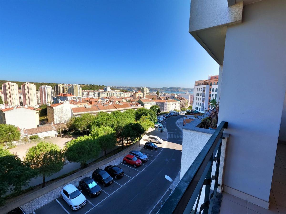 Lisbon 2 Bedroom Apartment With Balcony In Алжеш Экстерьер фото