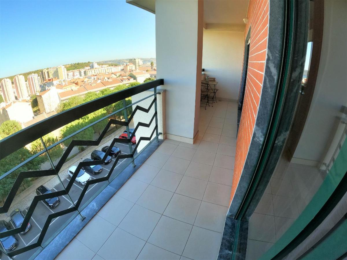 Lisbon 2 Bedroom Apartment With Balcony In Алжеш Экстерьер фото